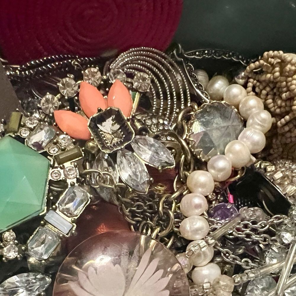 1 LB ++ vintage modern jewelry~ repurpose, crafts, junk gold pearls rhinestones
